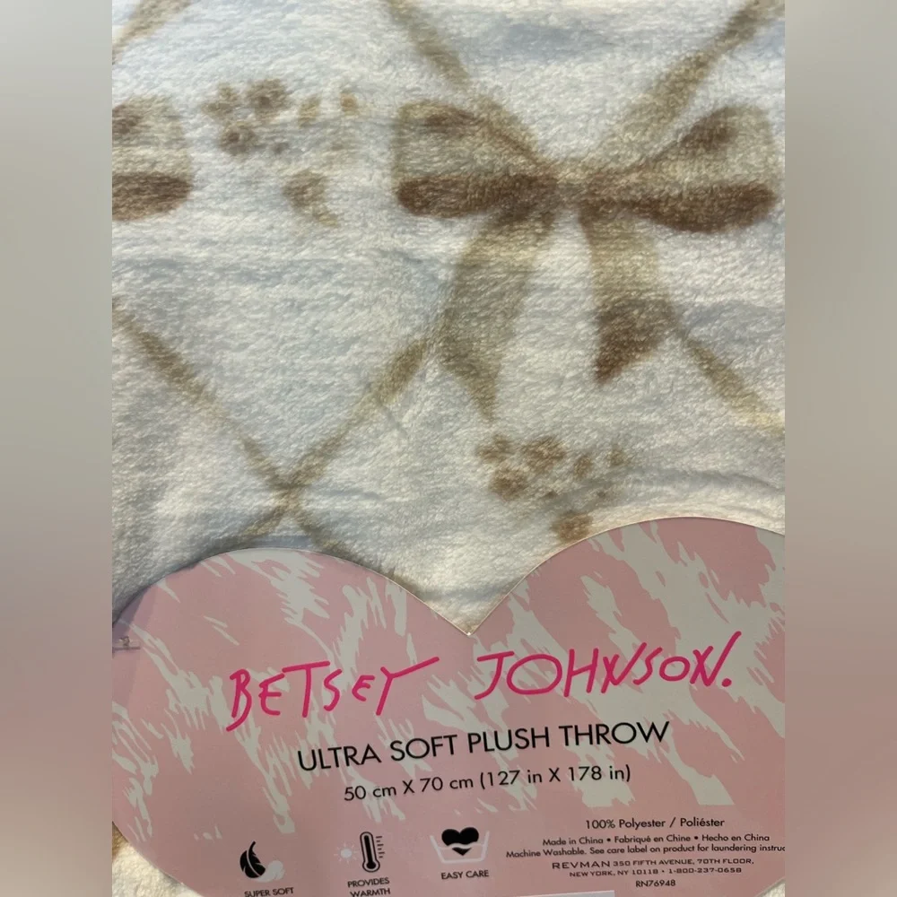 Betsey Johnson Throw Blanket- Cream and Tan Bows